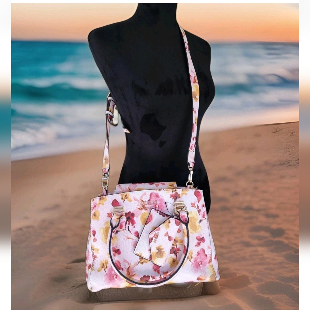 Guess Floral Print Satchel/Shoulder Bag - Very Gently Used! (twice)🌸